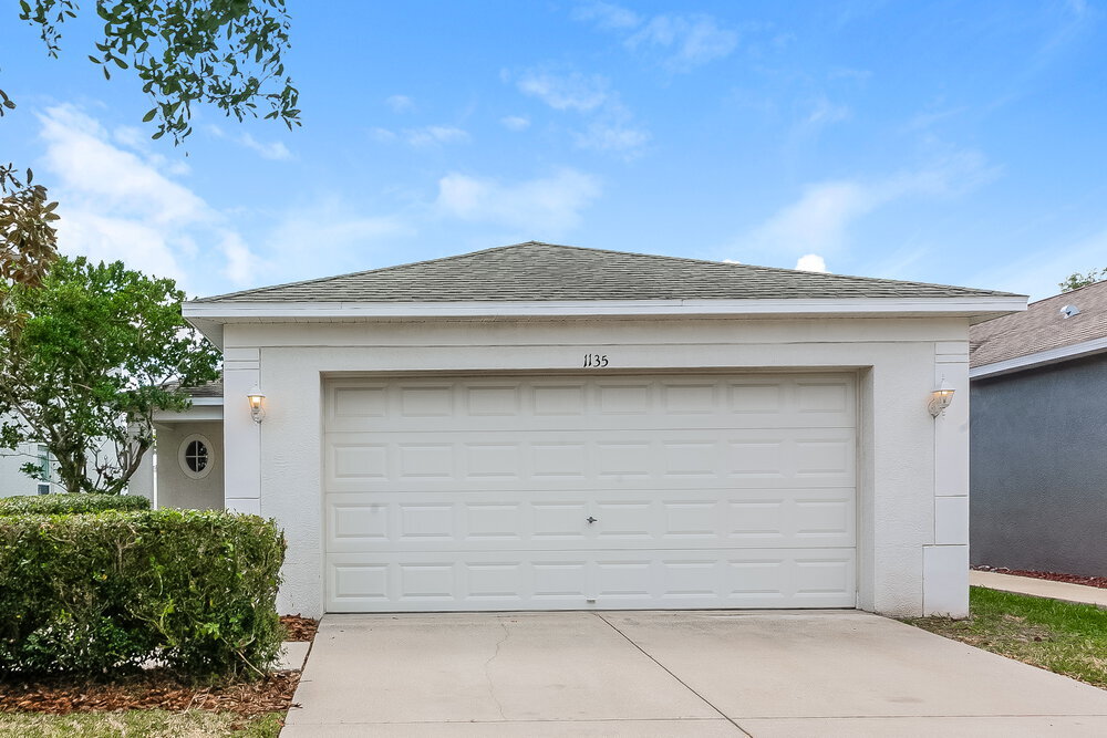1135 Seminole Sky Dr in Ruskin, FL - Building Photo