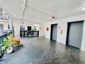 1021 Mockingbird Ln in Plantation, FL - Building Photo - Building Photo