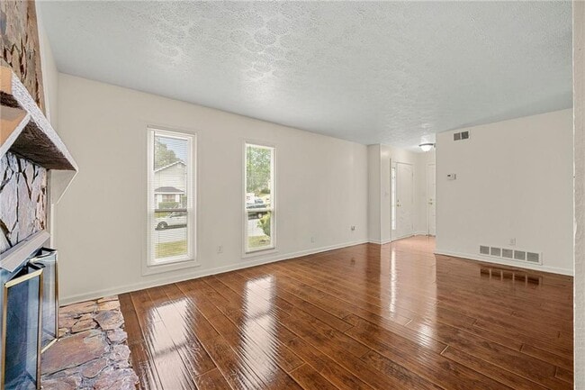 6400 Oak Chase Ln in Riverdale, GA - Building Photo - Building Photo