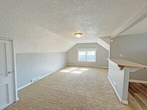 703 University Ave W in Minot, ND - Foto de edificio - Building Photo