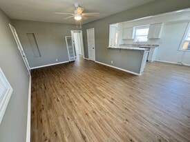 2014 N Parish Pl in Burbank, CA - Building Photo