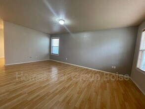 9733 W Brogan Dr in Boise, ID - Building Photo - Building Photo
