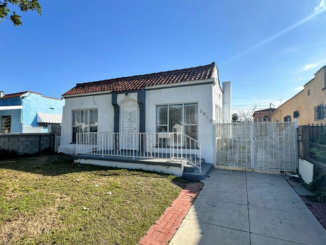 5918 Haas Ave in Los Angeles, CA - Foto de edificio - Building Photo