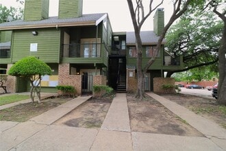 9831 Walnut St, Unit P308 in Dallas, TX - Building Photo - Building Photo