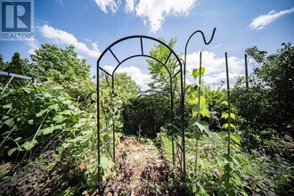 5420 Valleyhigh Dr in Burlington, ON - Building Photo - Building Photo