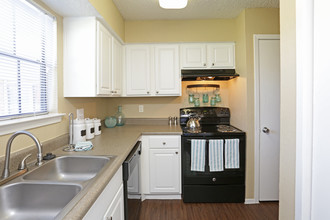 Creekside Village Apartments in Plano, TX - Building Photo - Interior Photo