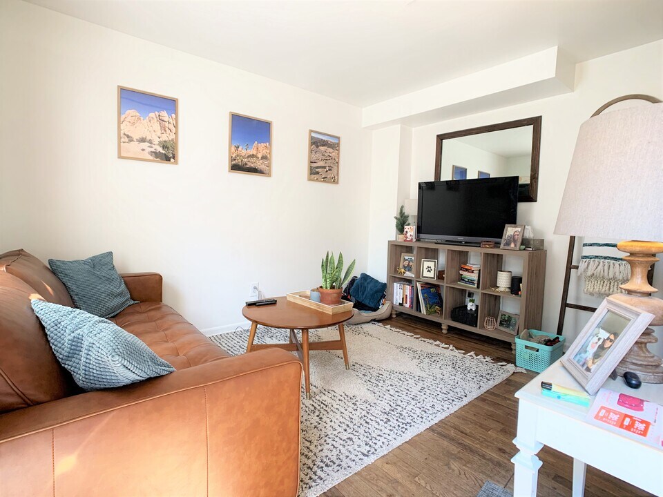 1126 O Neil St, Unit B Photo