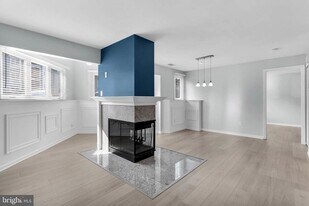 4986 Dorsey Hall Dr in Ellicott City, MD - Building Photo