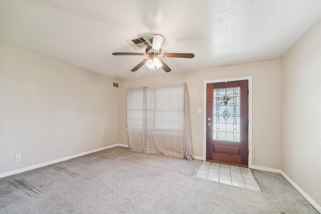 5618 Sweetbriar St in Houston, TX - Building Photo