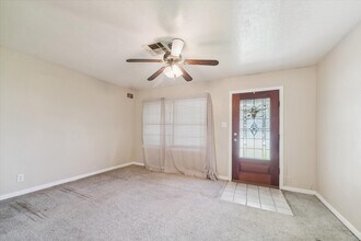 5618 Sweetbriar St in Houston, TX - Foto de edificio - Building Photo