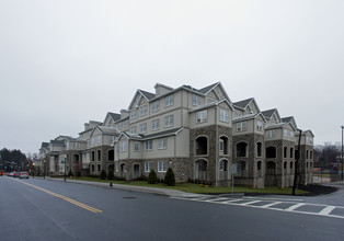 Parkview Drive Condominiums in Spring Valley, NY - Building Photo - Building Photo