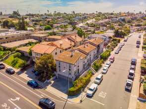 2053 Chatsworth Blvd in San Diego, CA - Foto de edificio - Building Photo