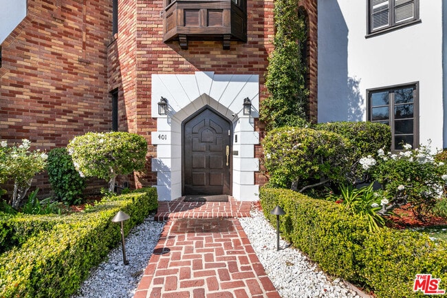 401 N McCadden Pl in Los Angeles, CA - Building Photo - Building Photo