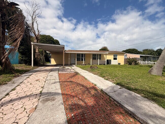 1604 Zephyr Ave in Fort Pierce, FL - Building Photo - Building Photo
