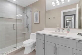 575 2nd St S in Naples, FL - Foto de edificio - Building Photo