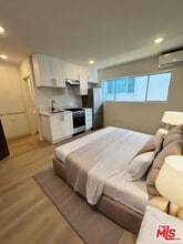 11938 Goshen Ave in Los Angeles, CA - Building Photo - Building Photo