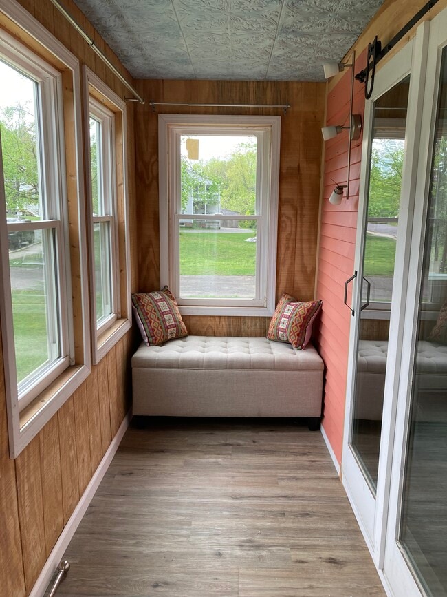 18 Gaugh St, Unit #3 in Easthampton, MA - Foto de edificio - Building Photo