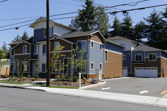 Pinnacle Townhomes in Lynnwood, WA - Building Photo - Building Photo