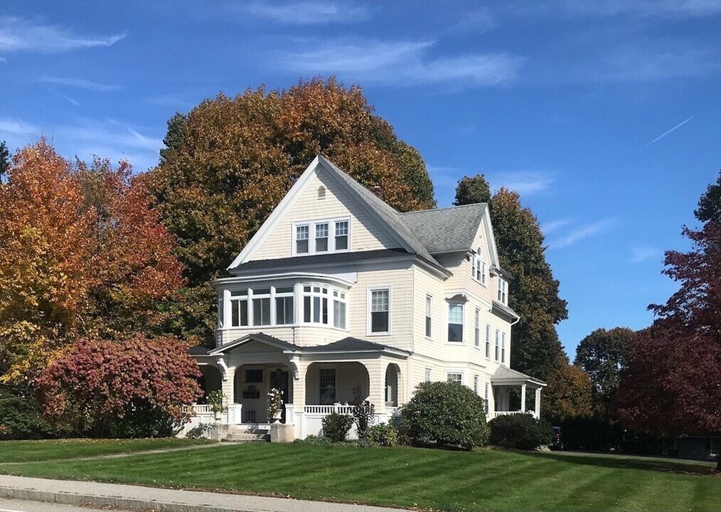 35 Grafton St in Shrewsbury, MA - Building Photo