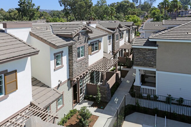 Coastal Living at San Marcos 55+ Community in San Marcos, CA - Foto de edificio - Building Photo