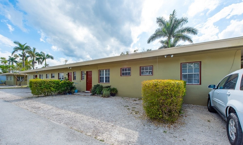 180-190 NW 9th St in Homestead, FL - Foto de edificio