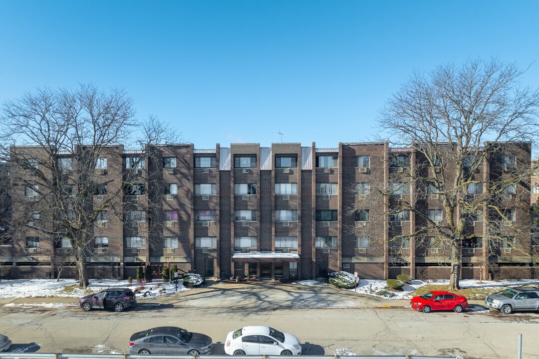 Pueblo Commons Condominiums in Chicago, IL - Building Photo