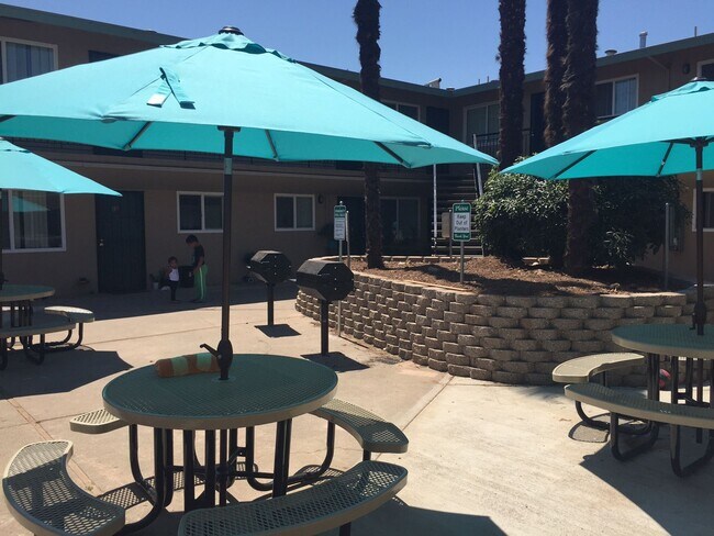 15111 Washington Ave-Unit -Apt 31 in San Leandro, CA - Building Photo - Building Photo