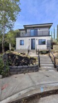 4377 Charlemont Ave in Woodland Hills, CA - Building Photo