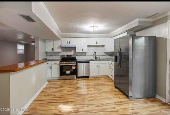 1109 Crestview Way in Goshen, KY - Building Photo - Building Photo