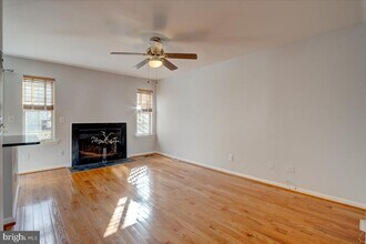 12307 Sleepy Lake Ct in Fairfax, VA - Building Photo - Building Photo
