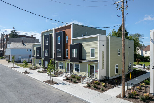 830 Albany St in Schenectady, NY - Foto de edificio - Building Photo