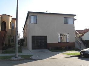 2066 Cedar Ave in Long Beach, CA - Building Photo - Building Photo