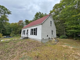 15 McGrath Dr in Raymond, ME - Building Photo