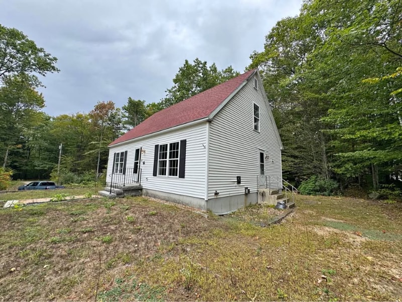 15 McGrath Dr in Raymond, ME - Building Photo