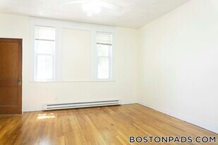 198 Maverick St, Unit 1 in Boston, MA - Building Photo