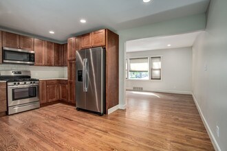 6038 Juniper Dr in Mission, KS - Building Photo - Building Photo