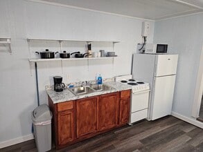 202 W E St in La Porte, TX - Building Photo - Building Photo