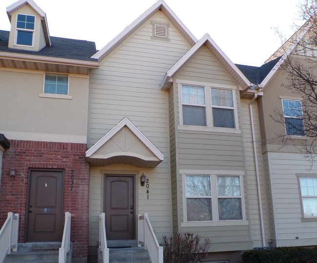 property at 2041 W Crescent Row