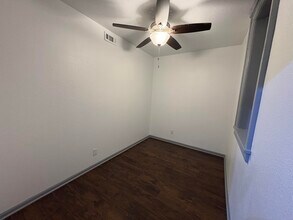 1941 S Winona Ln in Milwaukee, WI - Foto de edificio - Building Photo