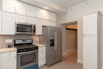 1637 N Clybourn Ave, Unit F3 in Chicago, IL - Foto de edificio - Building Photo