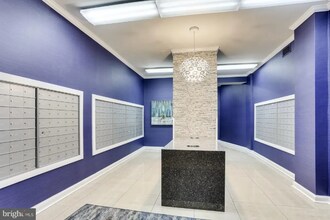 1011 Arlington Blvd in Arlington, VA - Foto de edificio - Building Photo