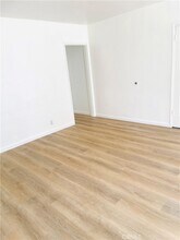5752 Vineland Ave in Los Angeles, CA - Building Photo - Building Photo