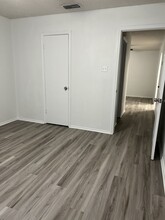 3204 Chacota St, Unit 3 in Laredo, TX - Building Photo - Building Photo