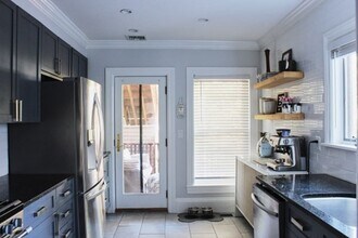 352 K St, Unit 1 in Boston, MA - Foto de edificio - Building Photo