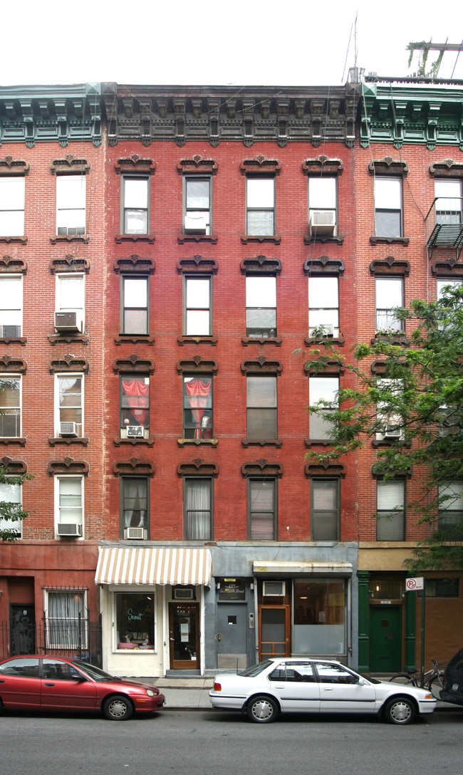 627 E Sixth St in New York, NY - Building Photo - Building Photo