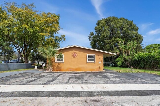 841 NW 39th St, Unit 1