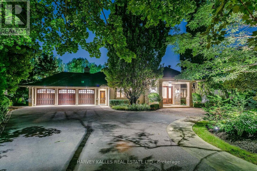 98 Old Colony Rd in Toronto, ON - Building Photo