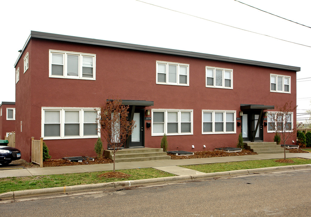 2052 Saunders Ave in St. Paul, MN - Building Photo