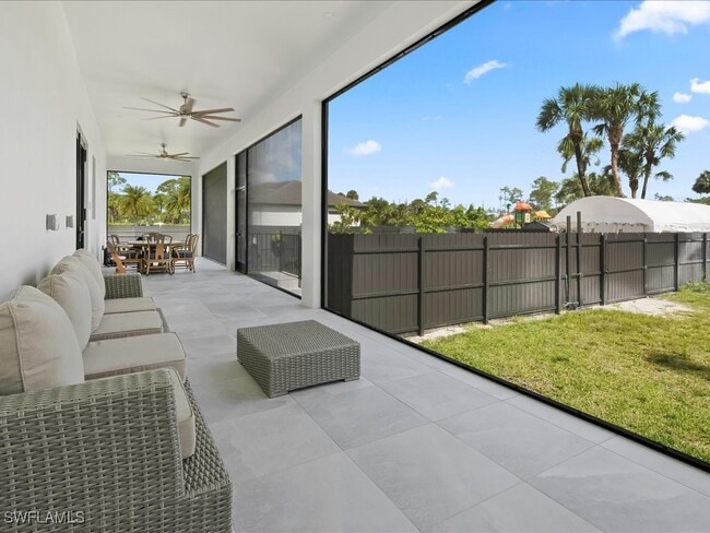 3363 16th Ave SE in Naples, FL - Foto de edificio - Building Photo