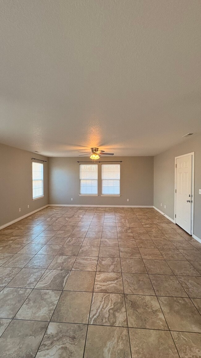 1614 S College St in Webb City, MO - Foto de edificio - Building Photo